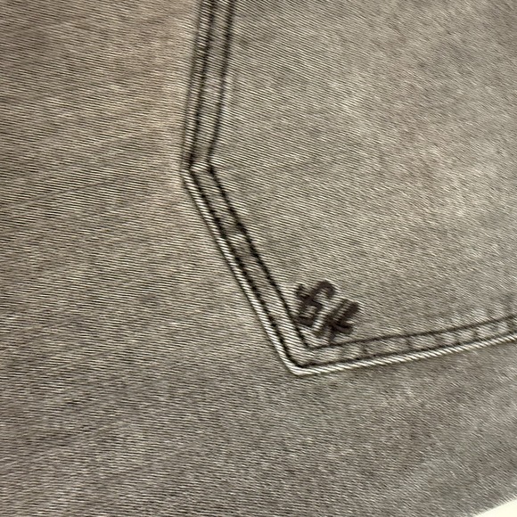 GOOD HART Midrise Skinny Jeans Womens Size 16 Black Wash Distressed Raw Hem - Picture 12 of 12